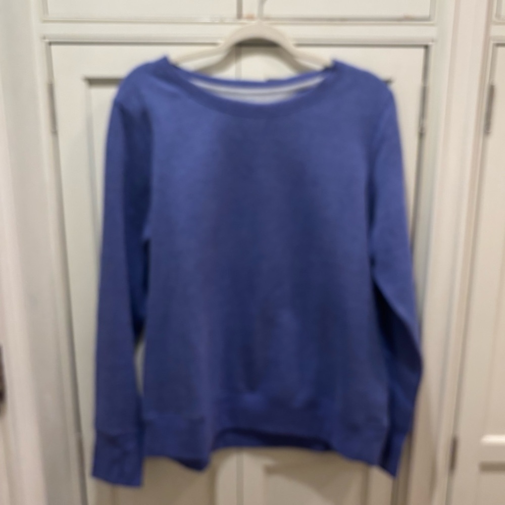 NWT Tek Gear sweatshirt in size XL Blue. Really beautiful color.